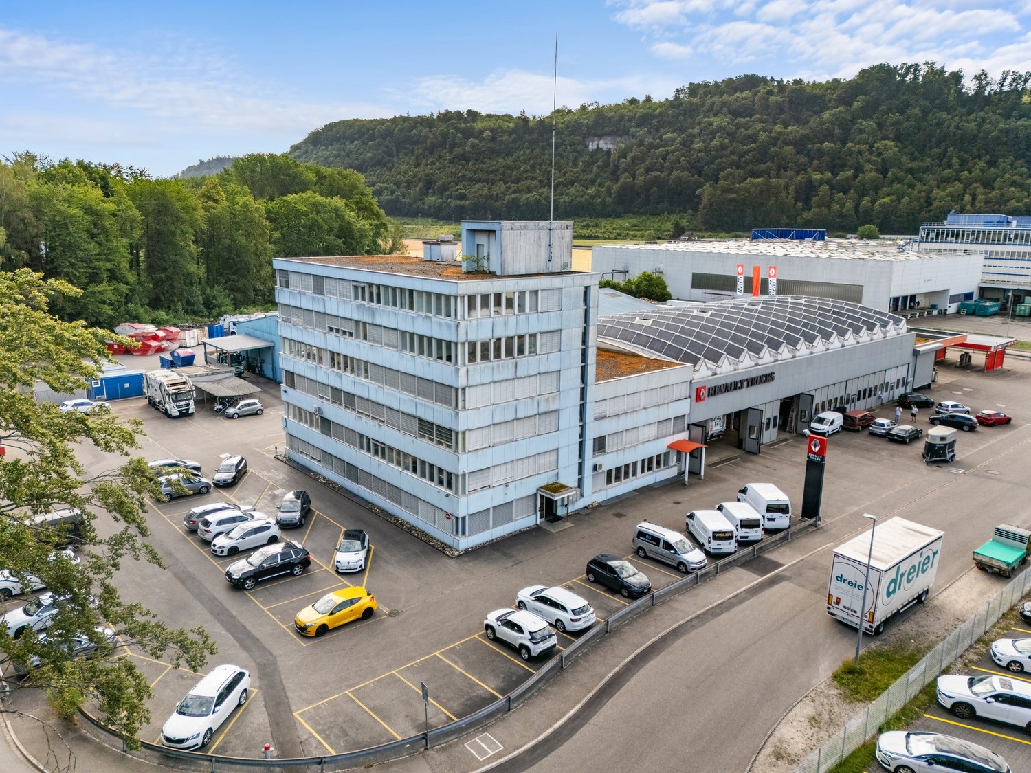 Commercial, Foto 1 von 10