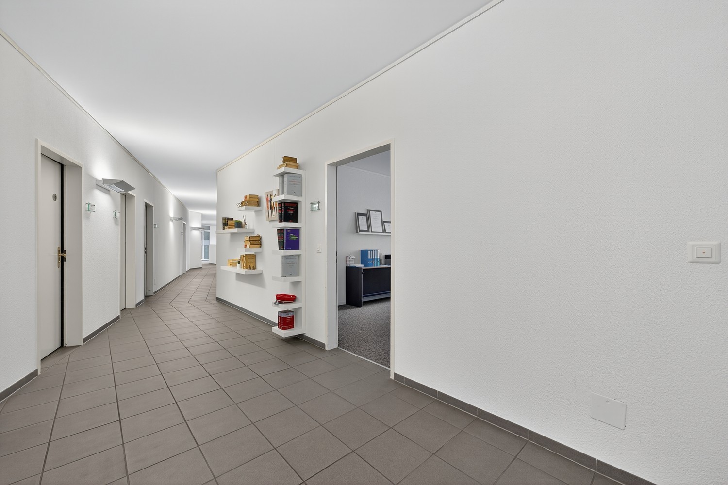 370m² office