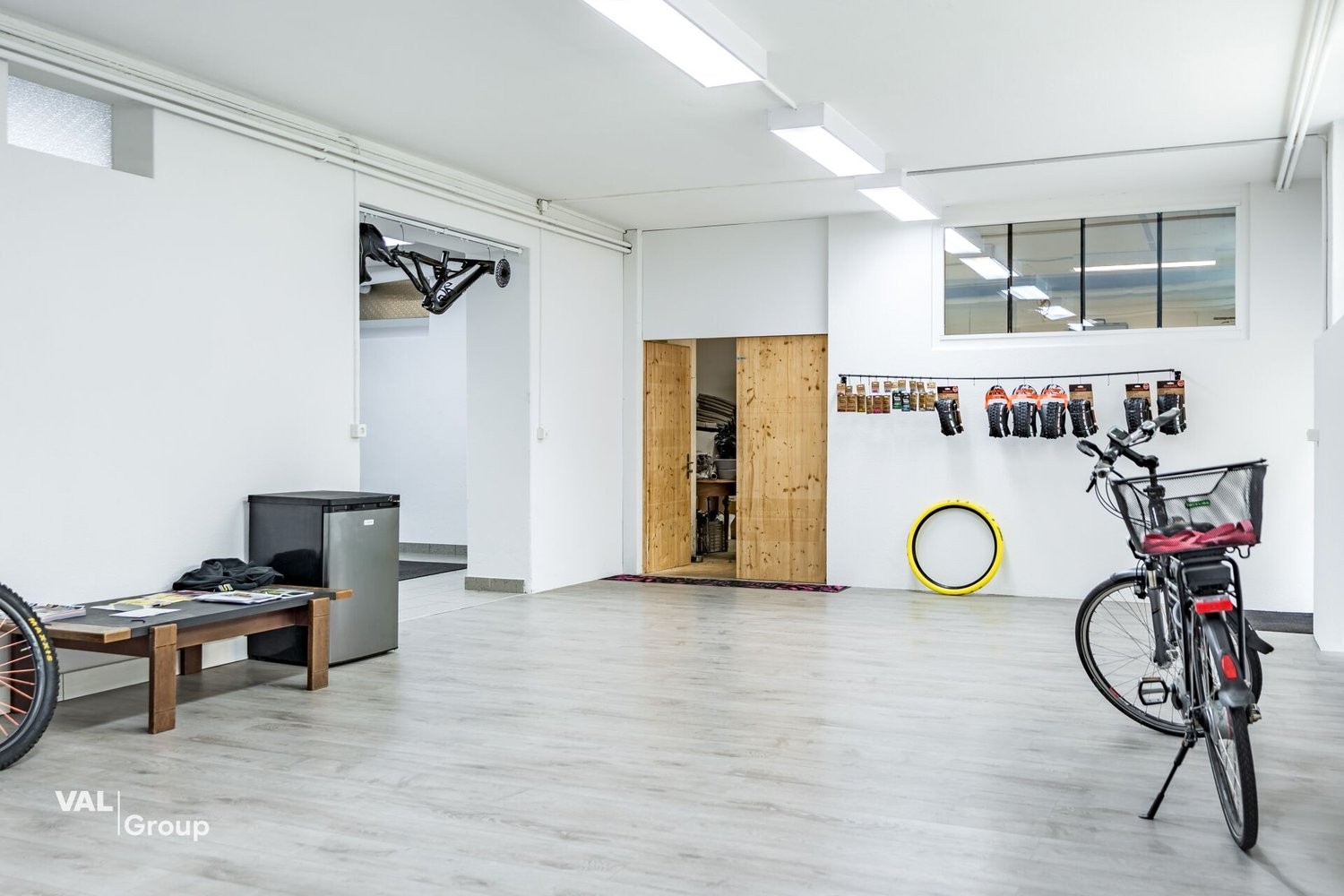 136m² commercial