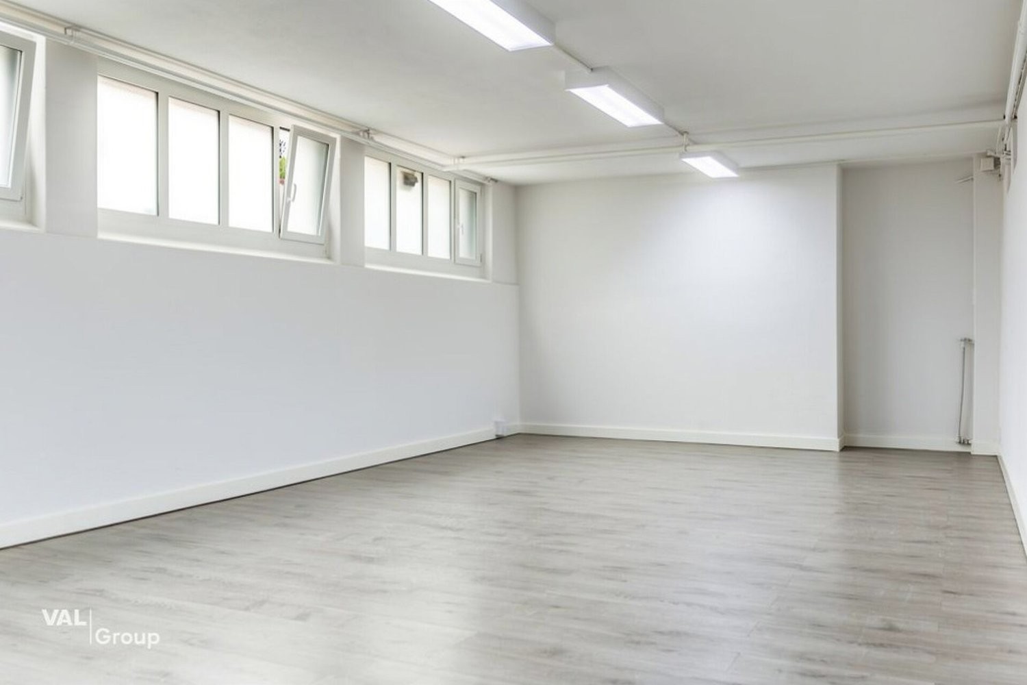 136m² commercial