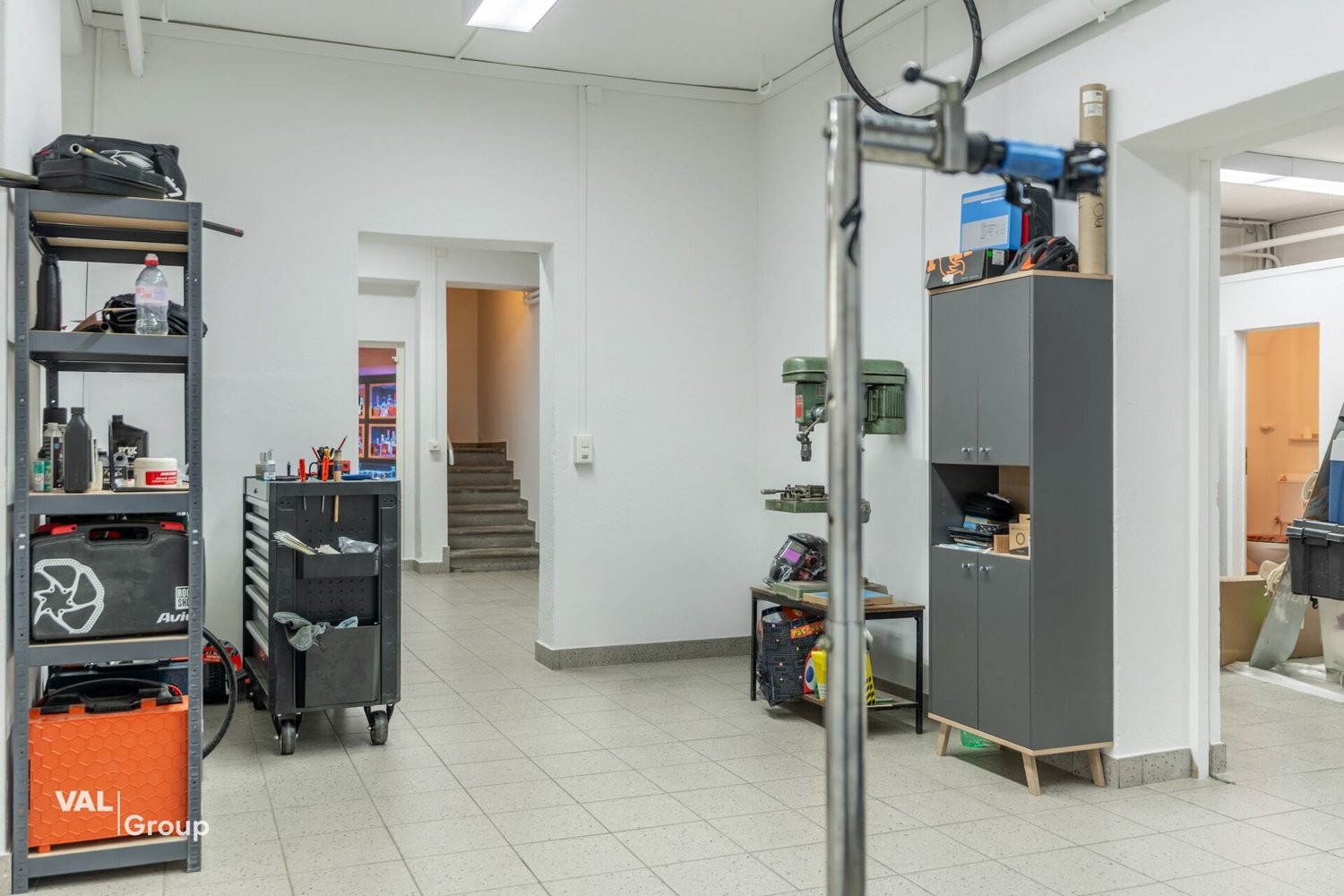 136m² commercial