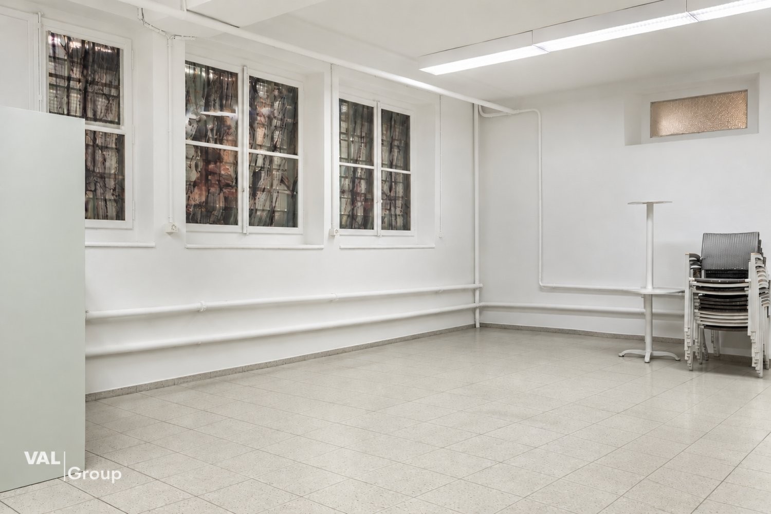 136m² commercial