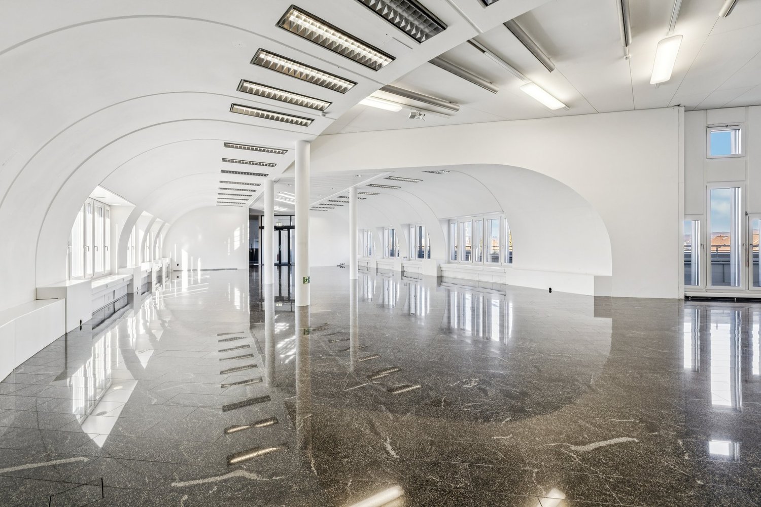 526m² commercial