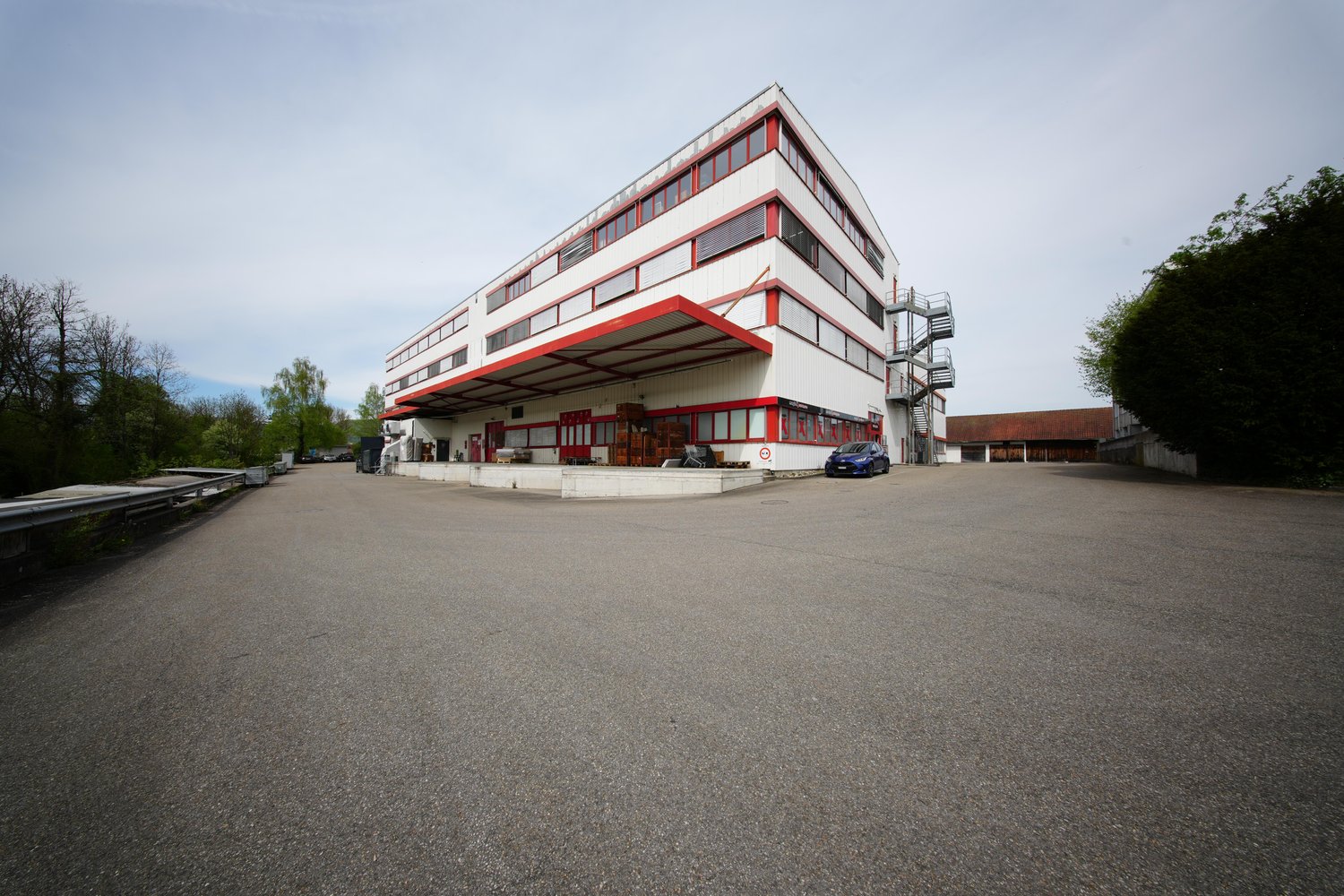 546m² commercial