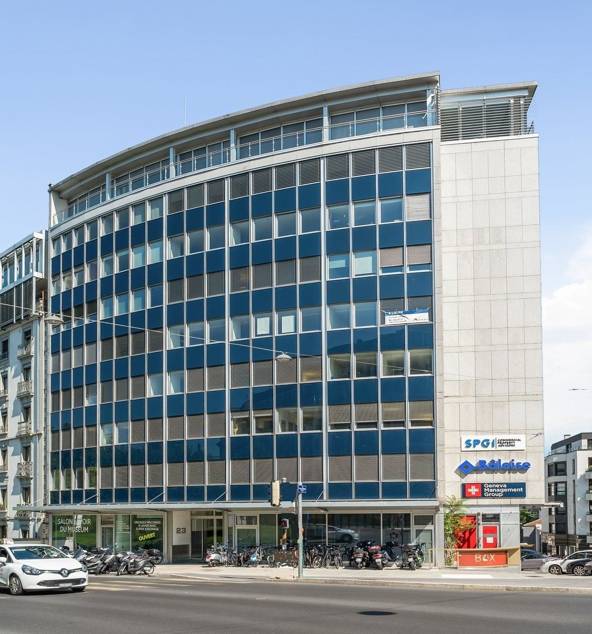 180m² shop, photo 1 of 5