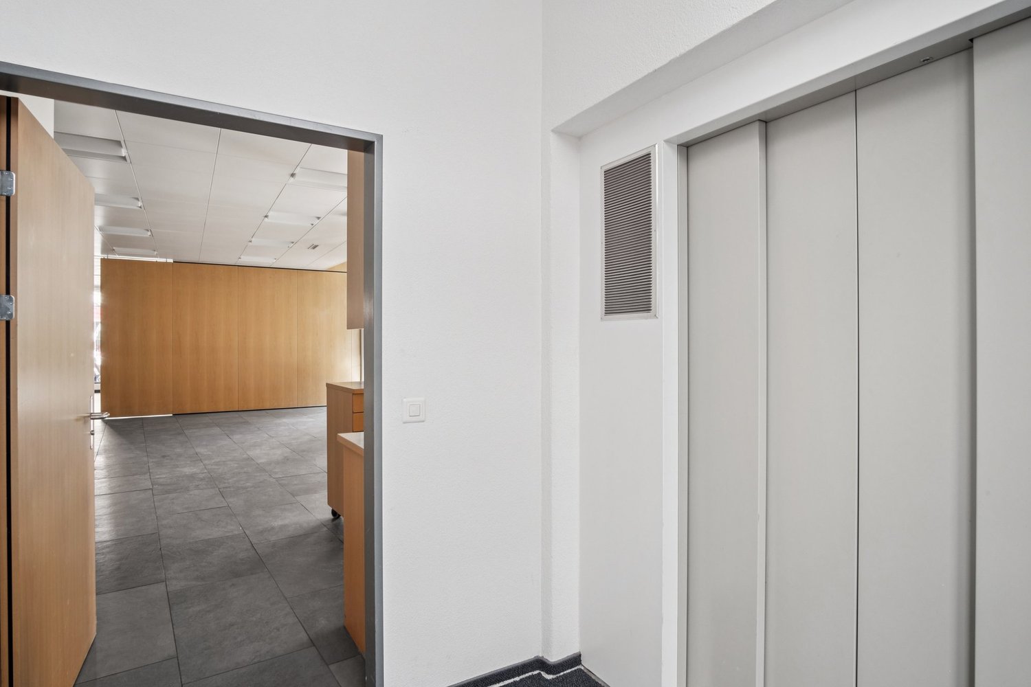381m² commercial, Foto 6 von 8