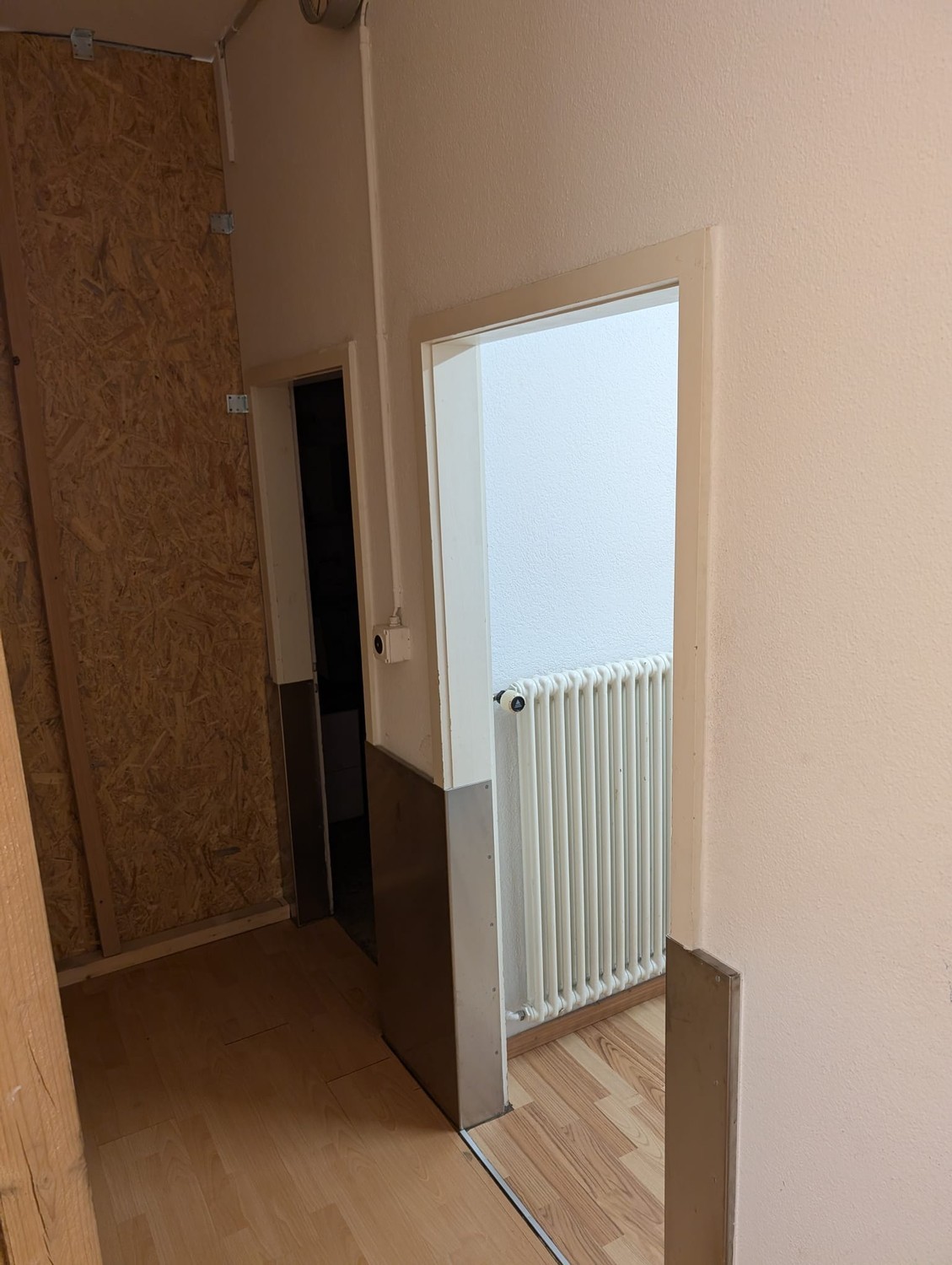 Commercial, Foto 1 von 5