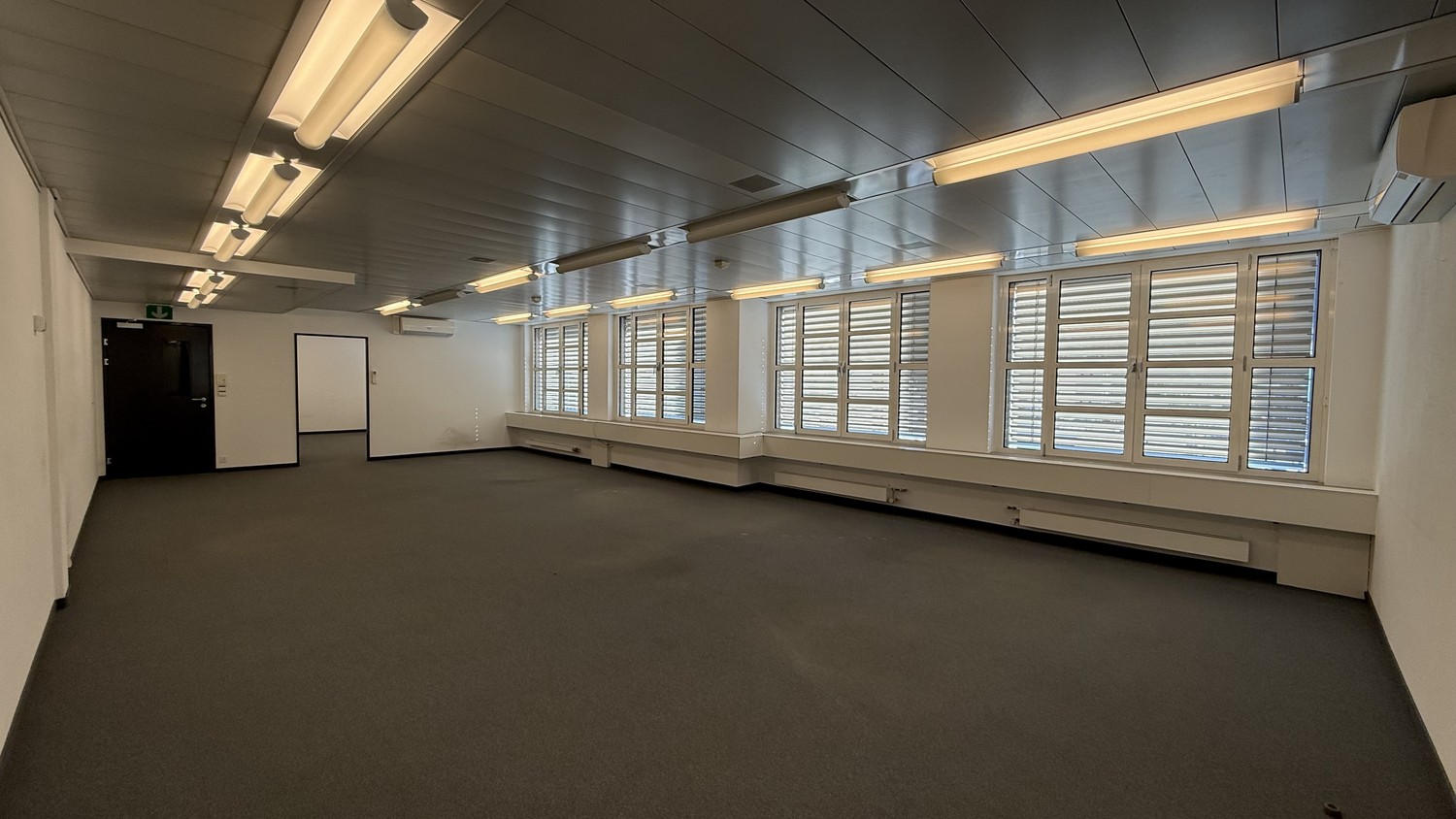 106m² office