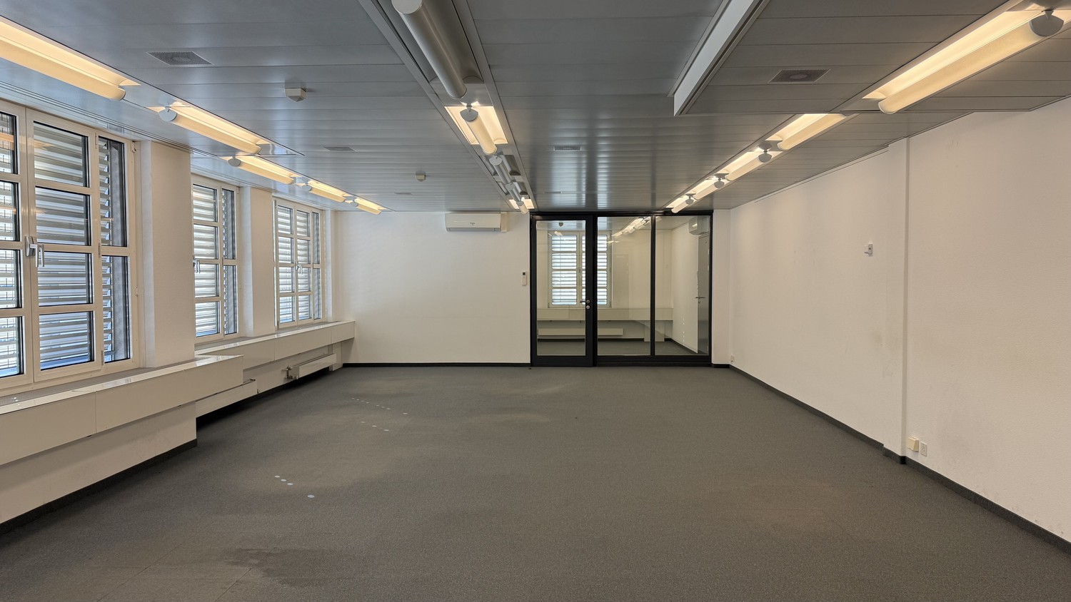 106m² office