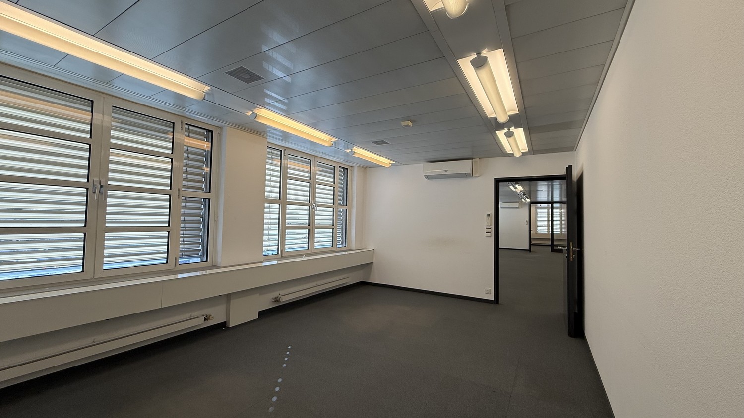 106m² office