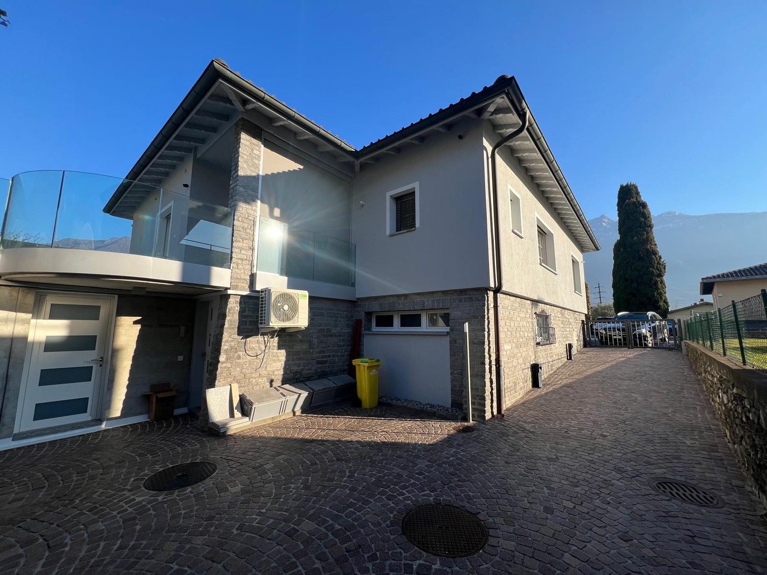 8 ½ rooms single house