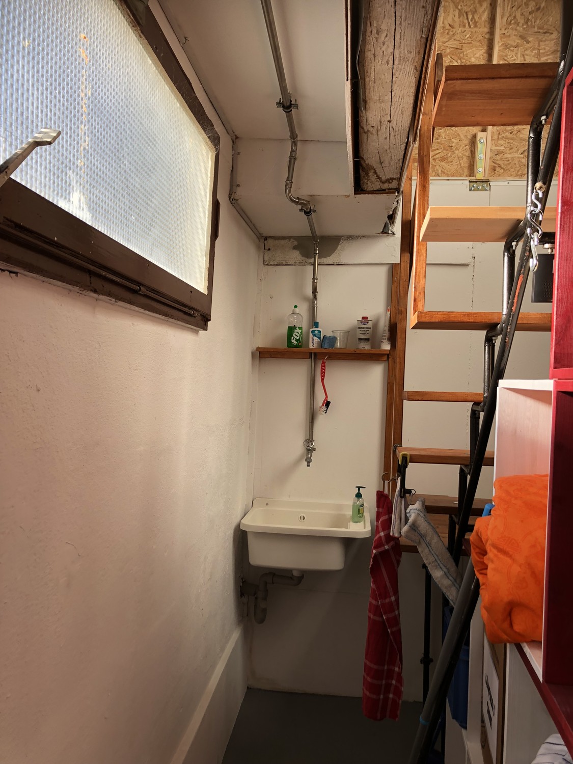 80m² commercial