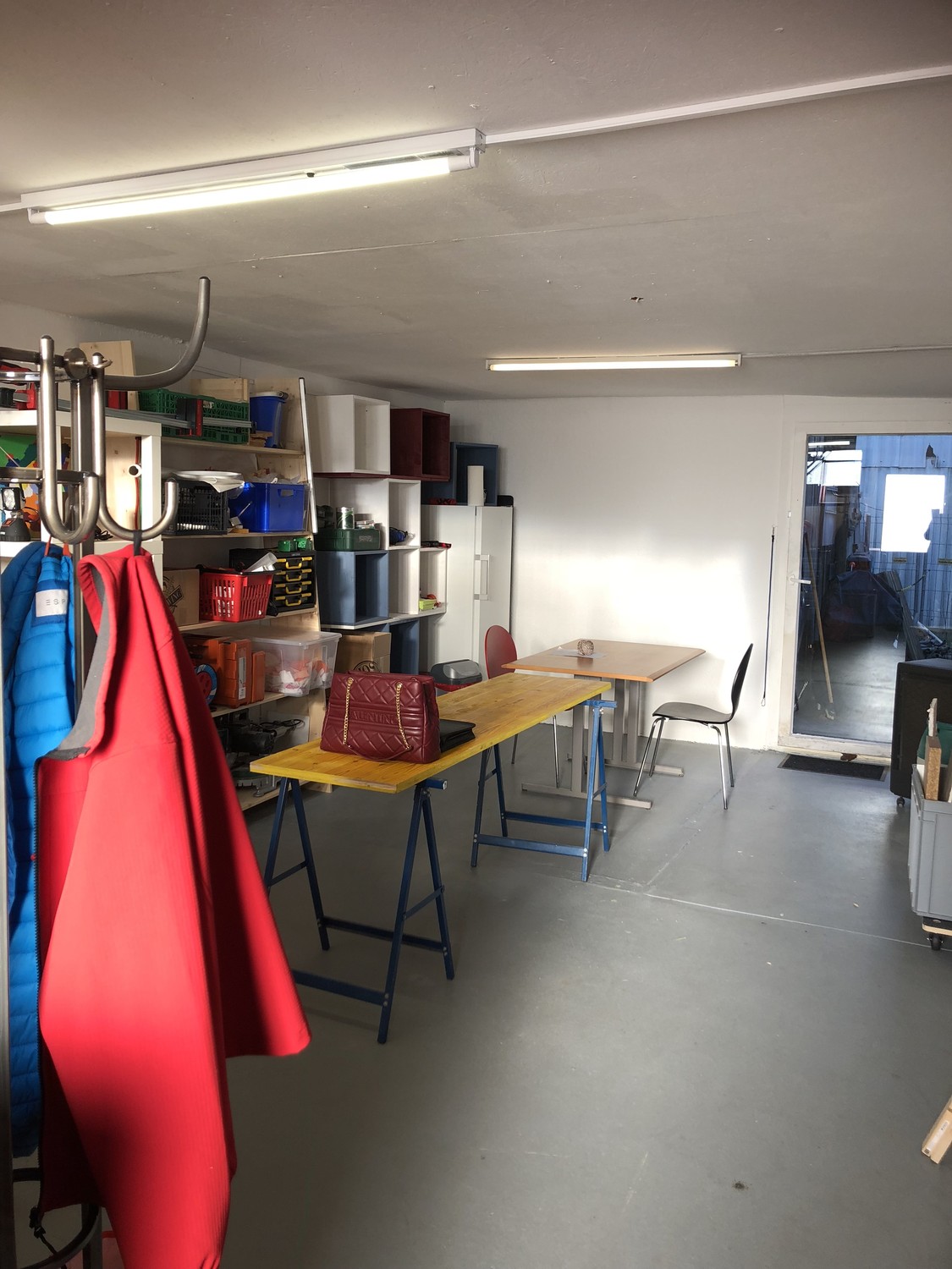 80m² commercial
