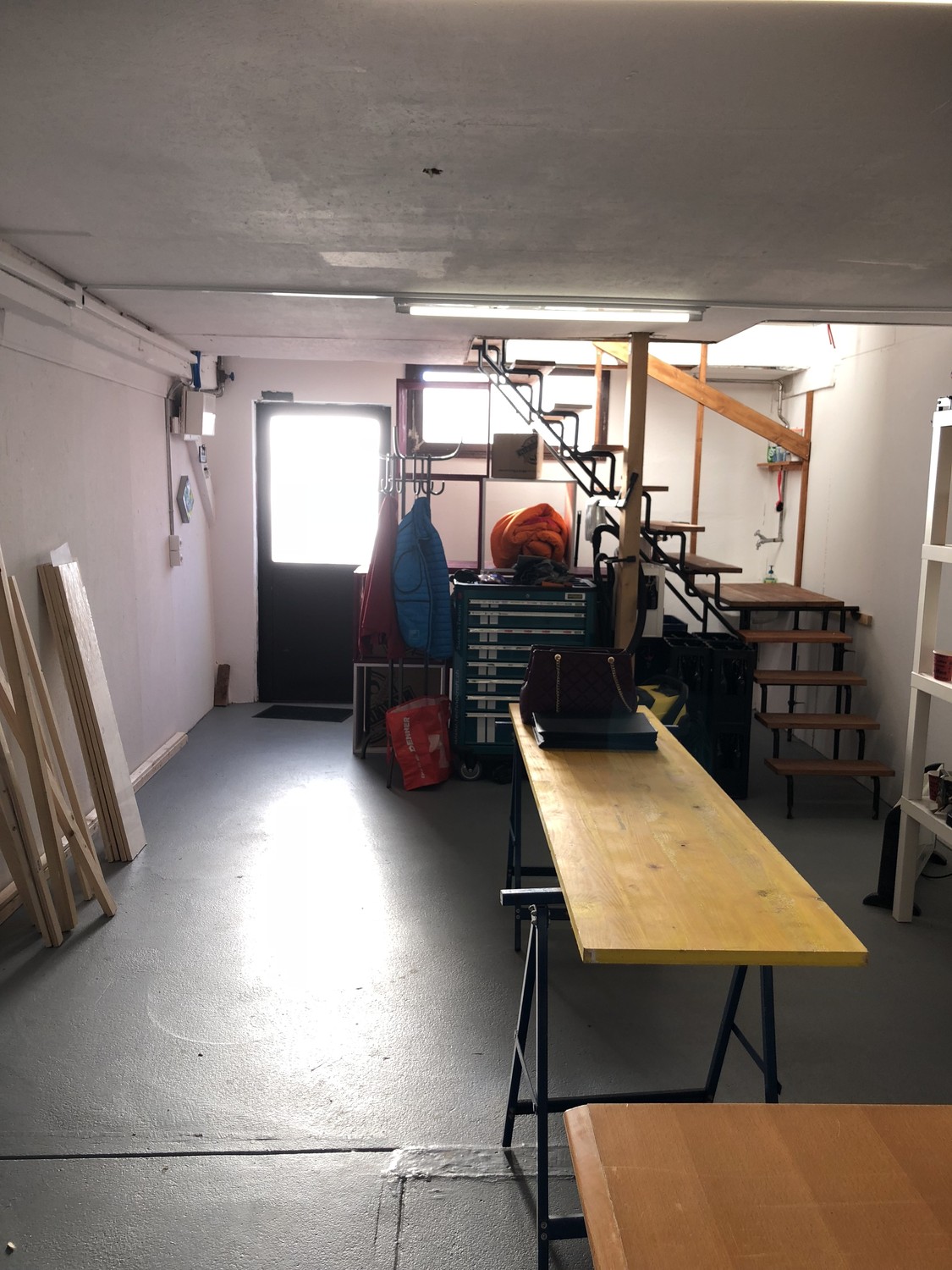 80m² commercial