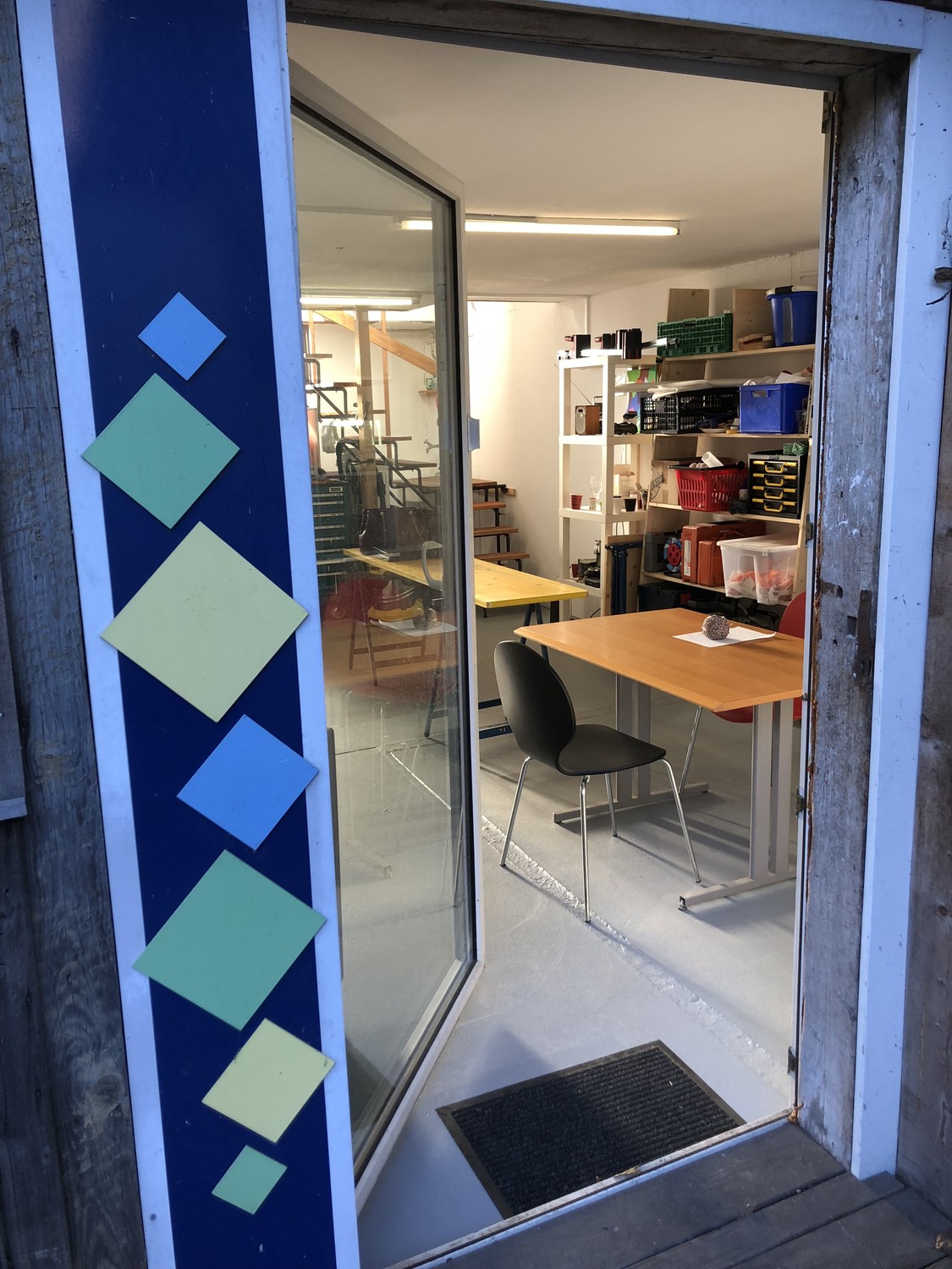 80m² commercial