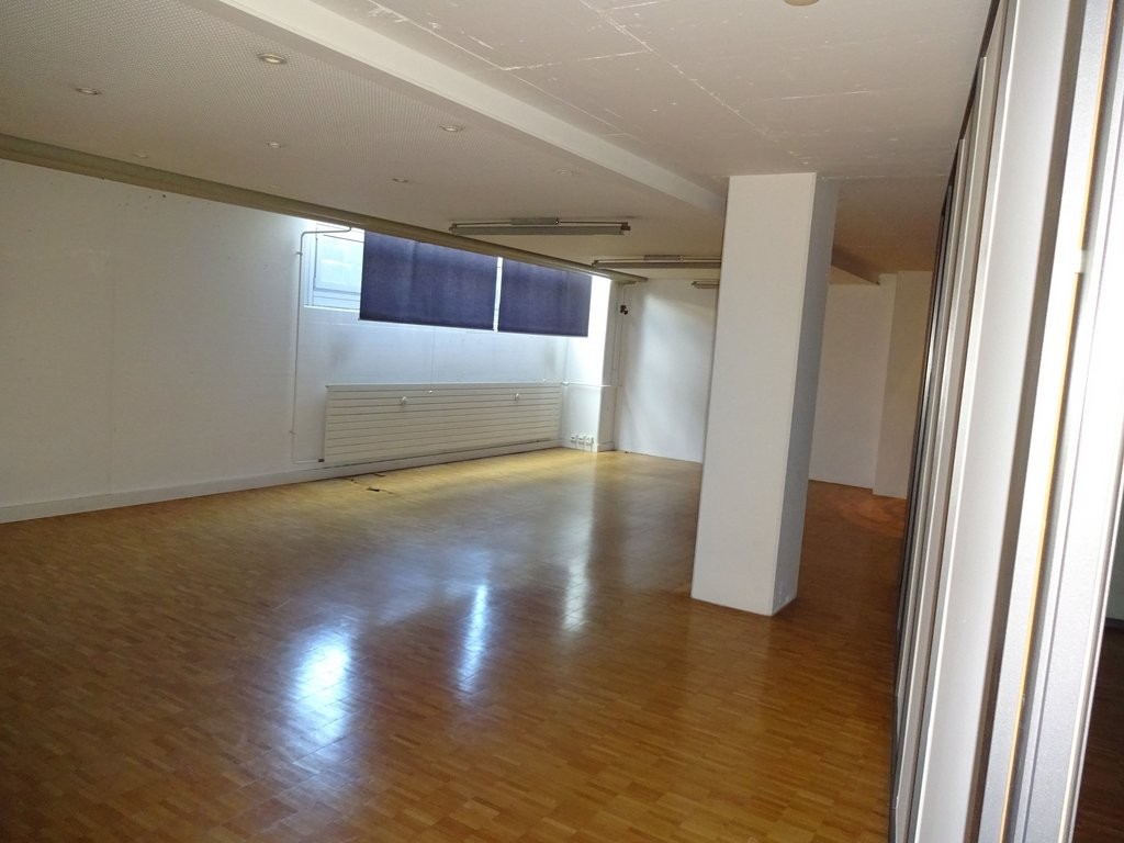 160m² storage room