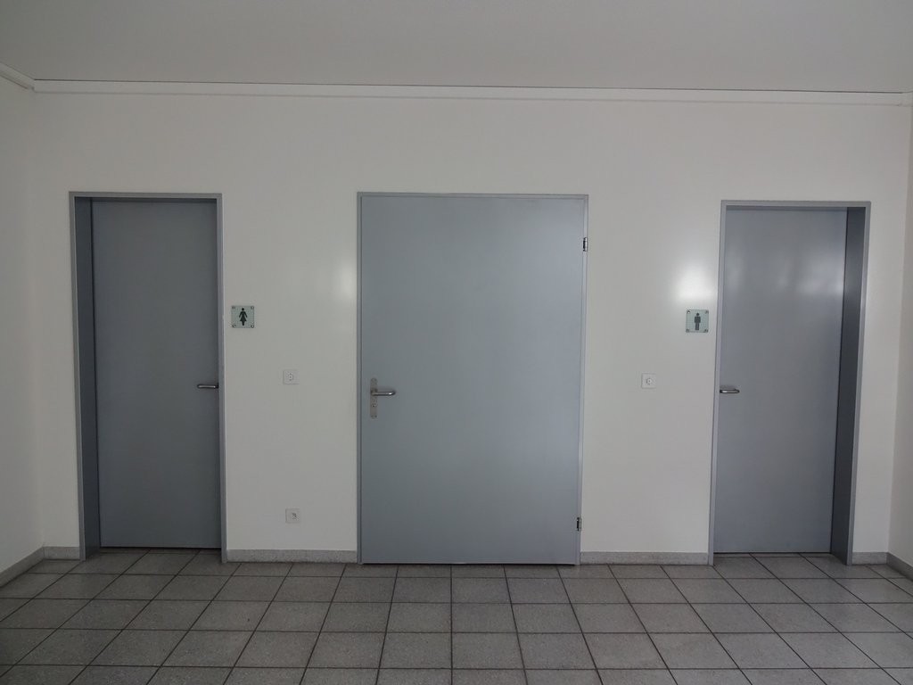 160m² storage room
