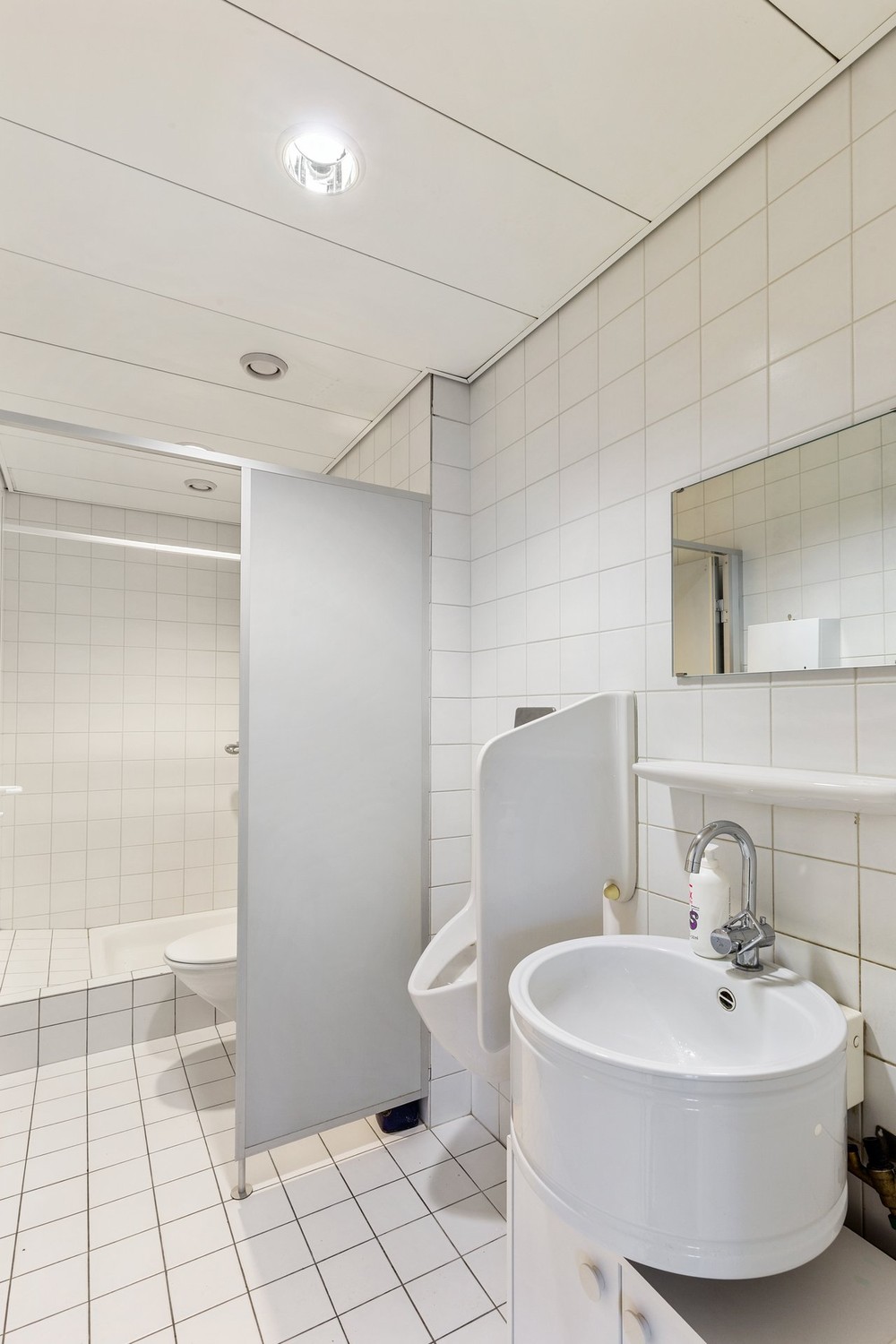 576m² office