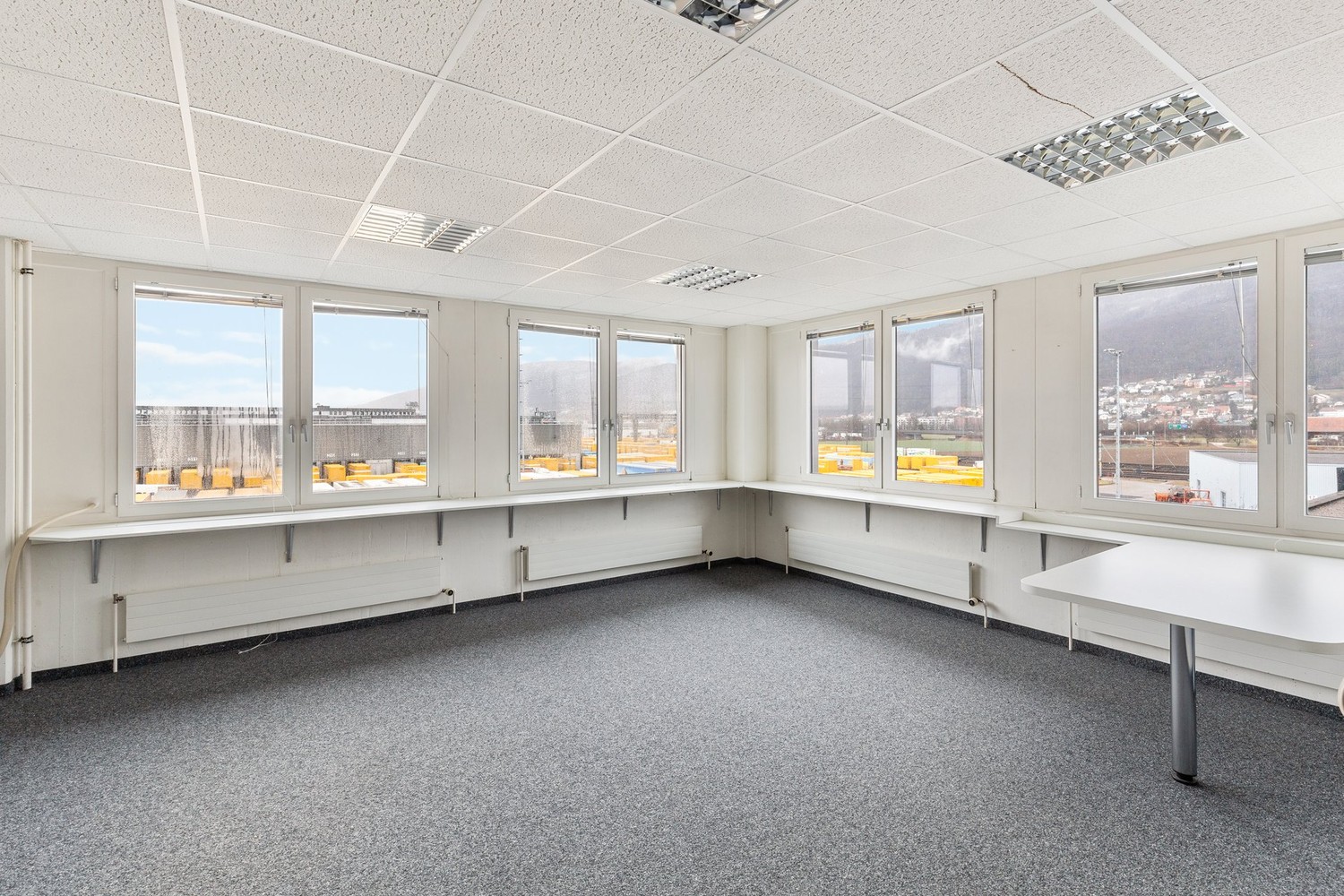 576m² office