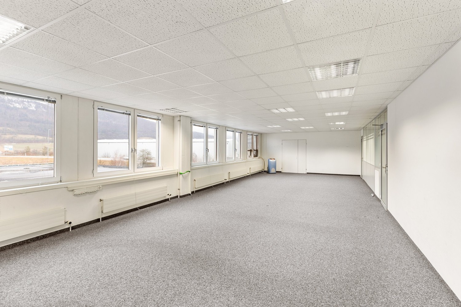 576m² office