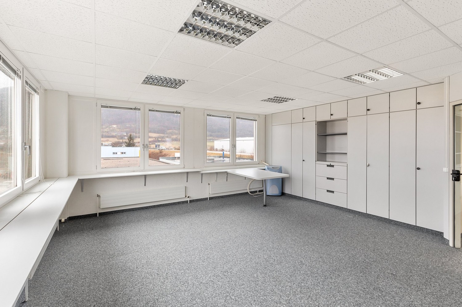 576m² office