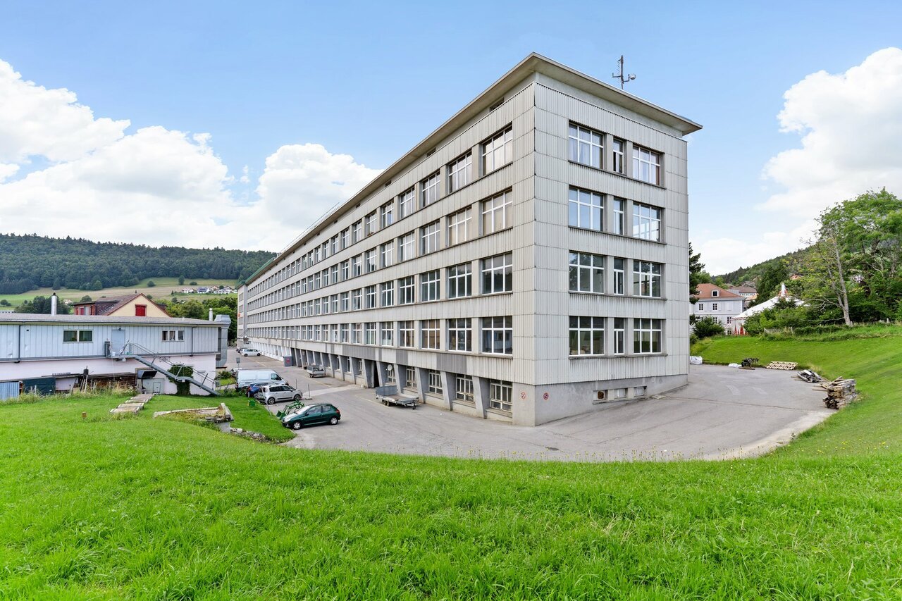 77m² commercial