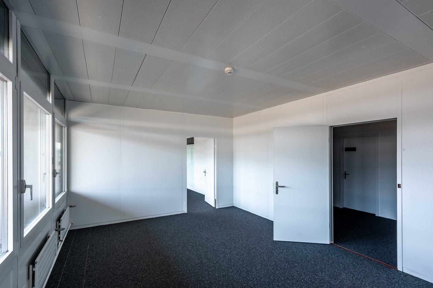 97m² office
