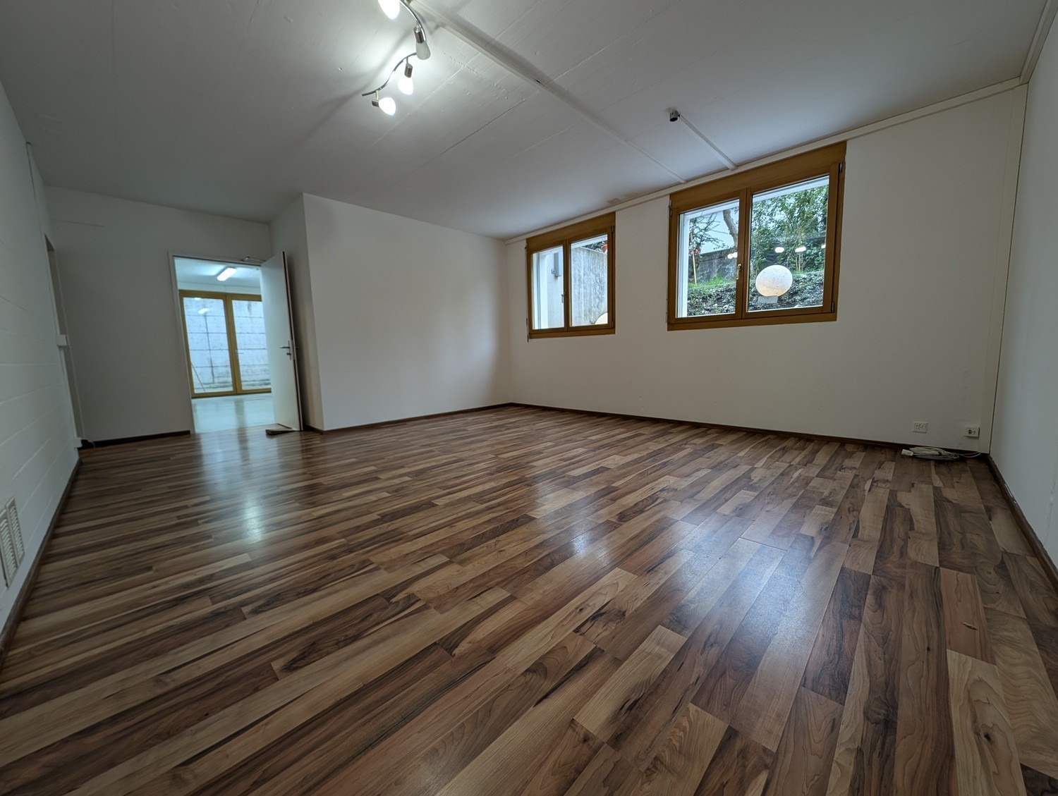 90-90m² commercial