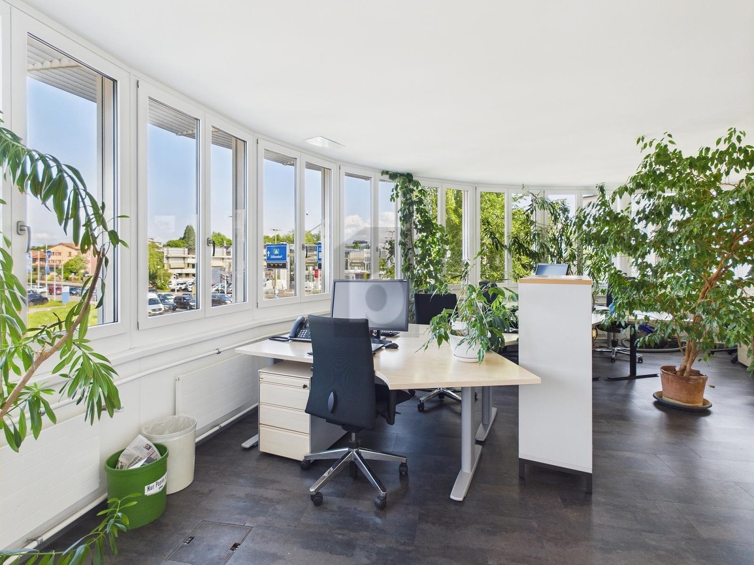 83m² office
