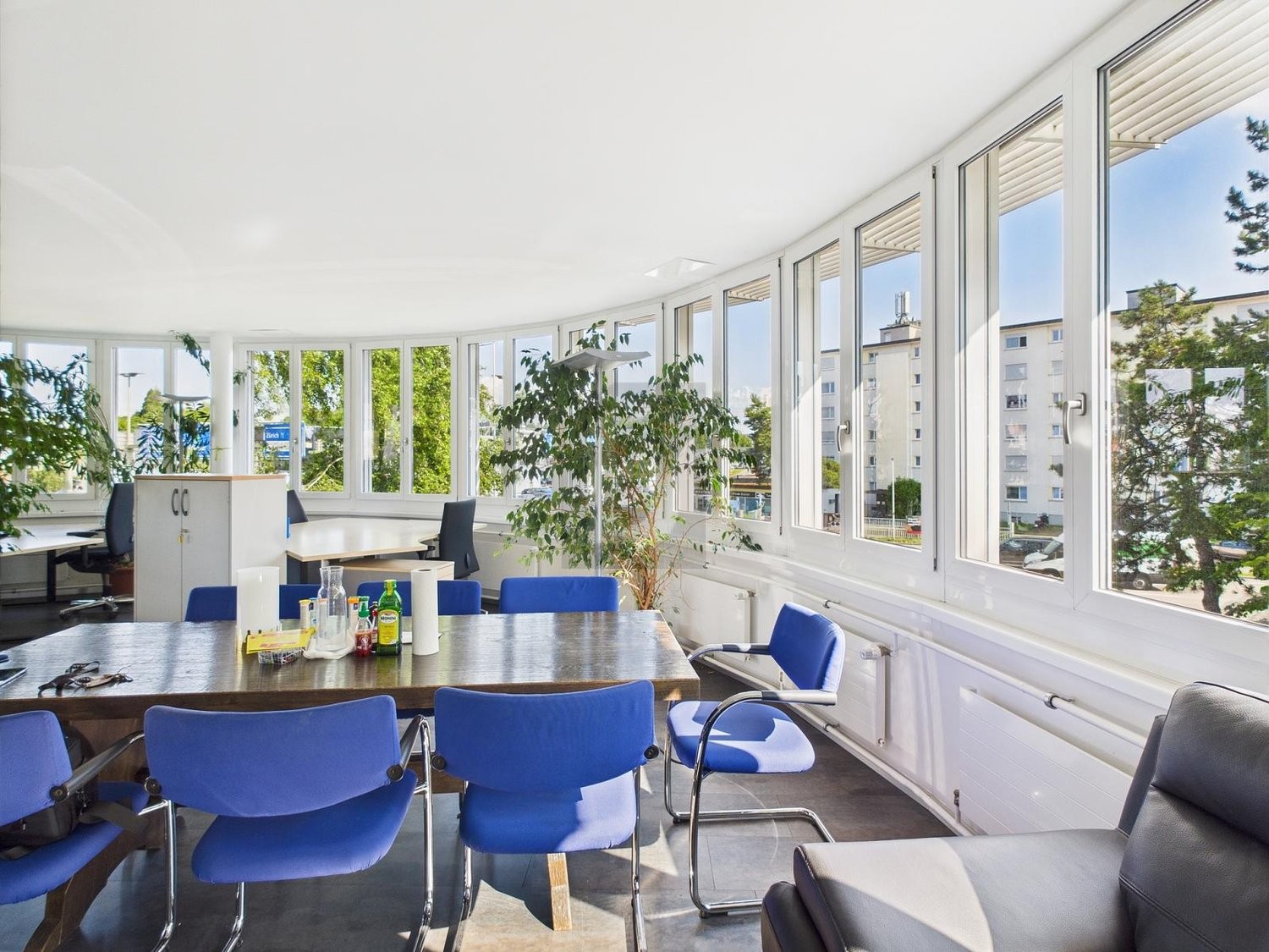 83m² office