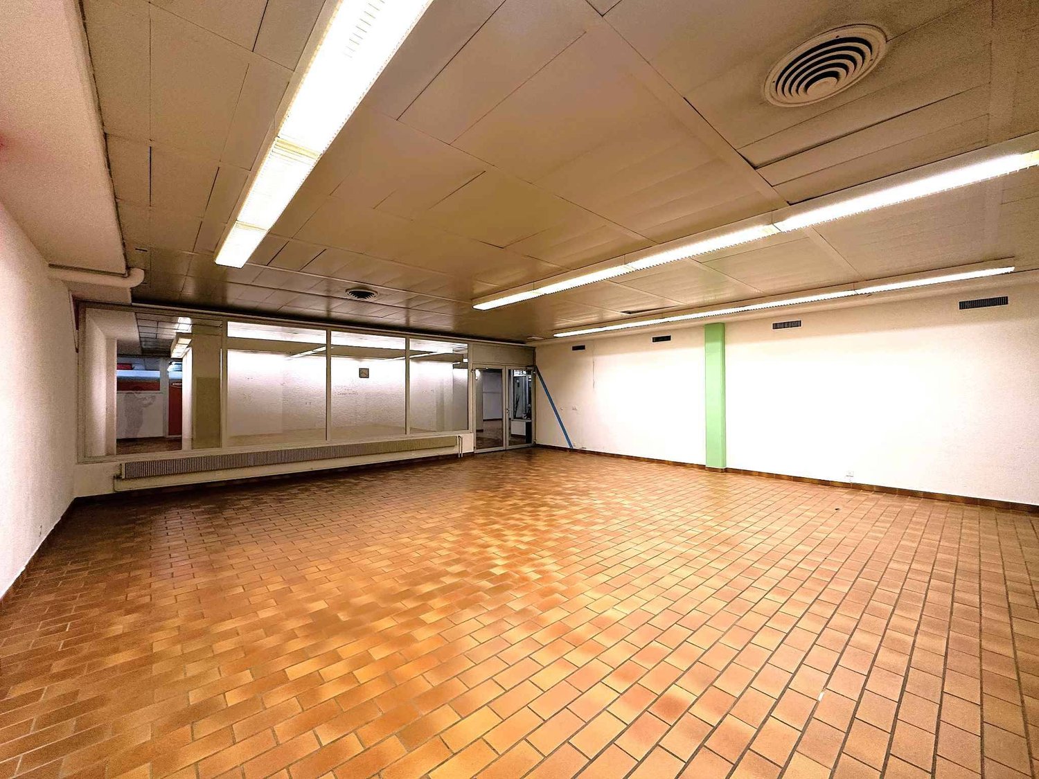 102m² Arkade, Foto 3 von 3