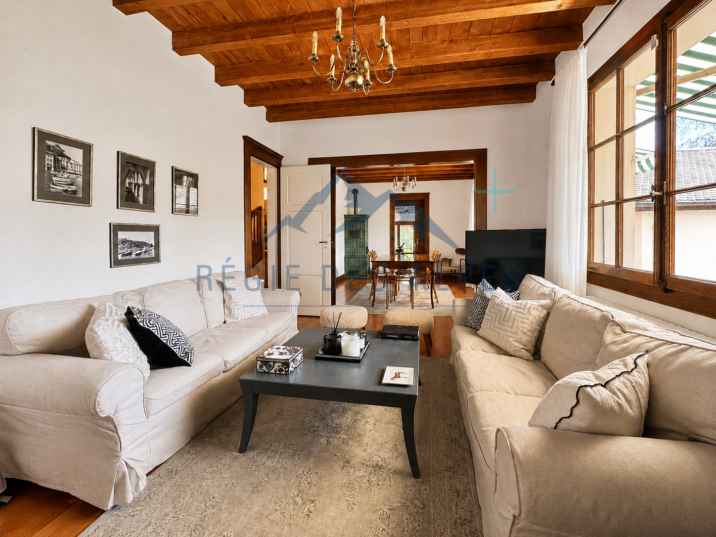 9-Zimmer-Einfamilienhaus, Foto 1 von 10