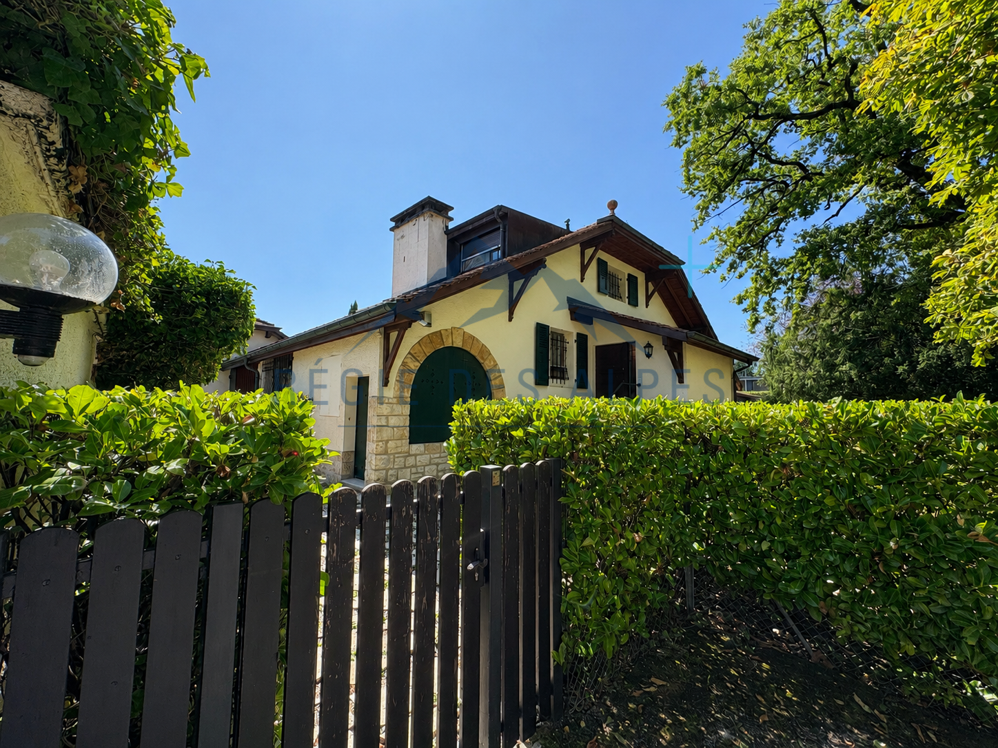 9-Zimmer-Einfamilienhaus, Foto 2 von 10