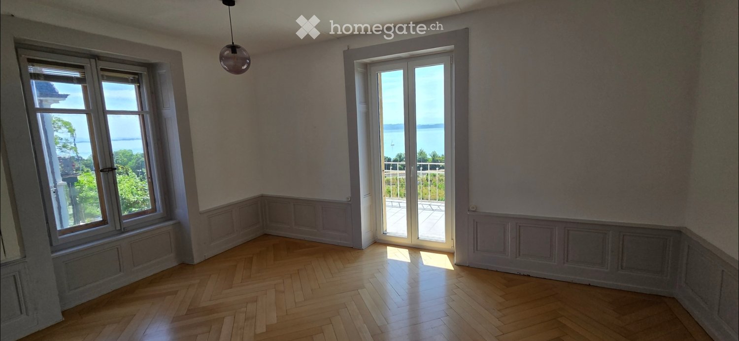 3 ½ Zimmer-Wohnung

3 ½ Zimmer-Wohnung mit 80m2 an der rue de Port-Roulant 15 im 1. Stock. Frei ab sofort. Küche mit Backofen, Mikrowelle und Geschirrspüler, grosser Balkon mit Aussicht, 2 Schlafzimmer mit Parkett und Wohnzimmer, Badewanne, separates WC, Keller, Waschküche, Veloraum und Bushaltestel