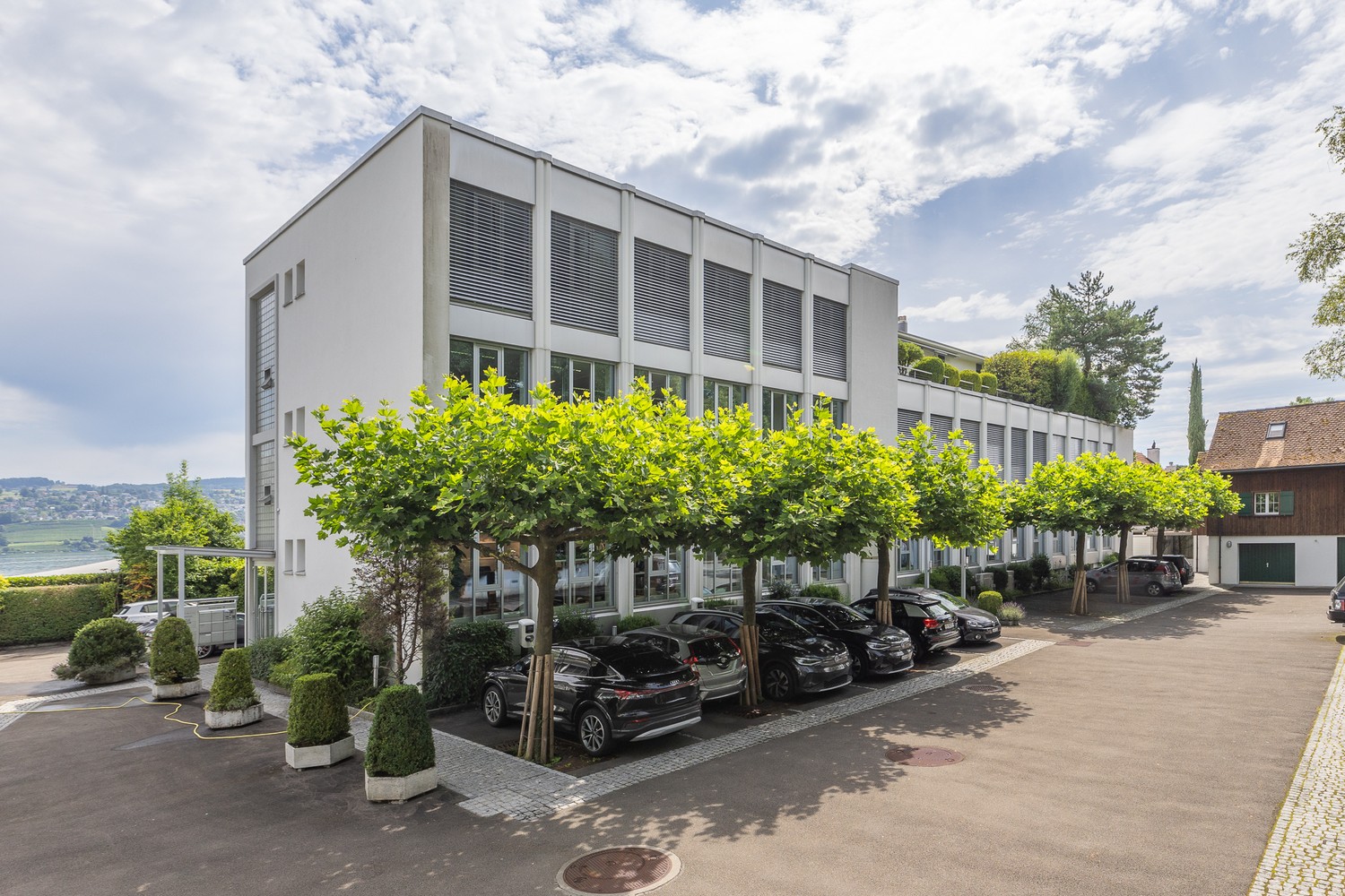 672m² commercial