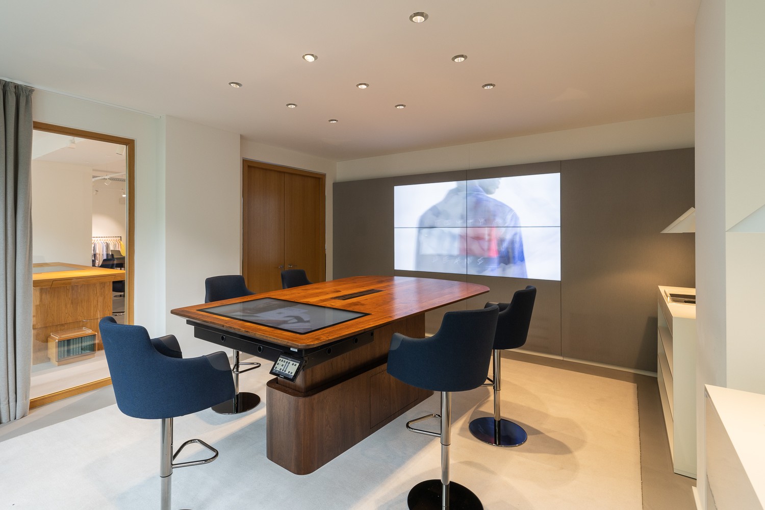 672m² commercial