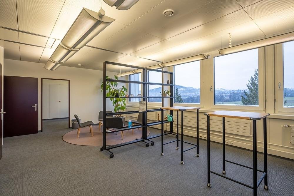 303m² office