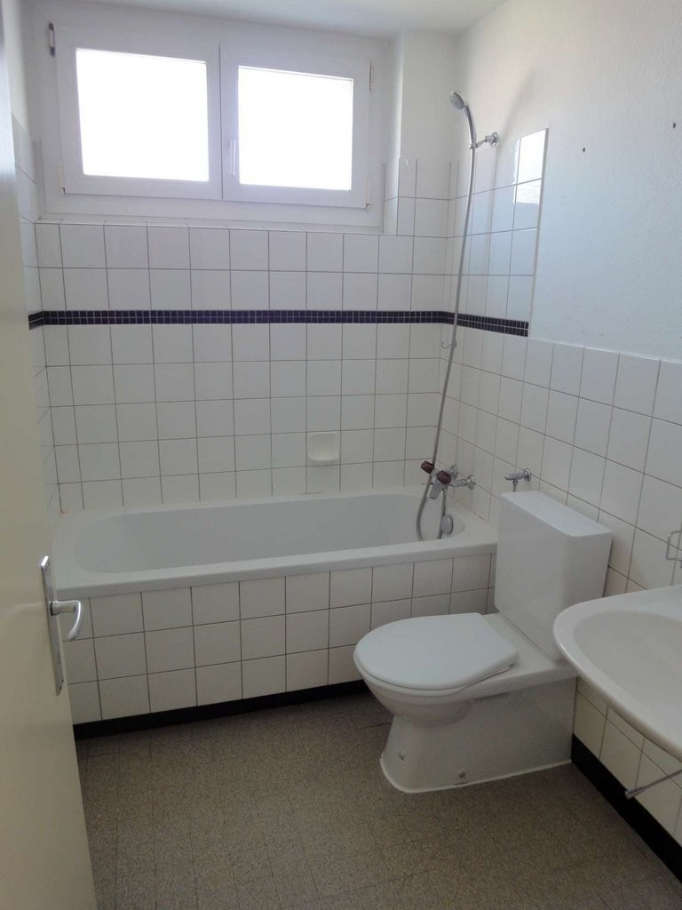 Cet appartement magnifique dans le quartier idyllique de Telliquartier n'attend que d'être animé !   
  
Pour que toutes les conditions soient réunies pour cela, l'appartement vous offre :   
  
\- Cuisine fermée avec accès au balcon   
\- Salon avec parquet   
\- Chambres et couloir avec PVC   
\- 