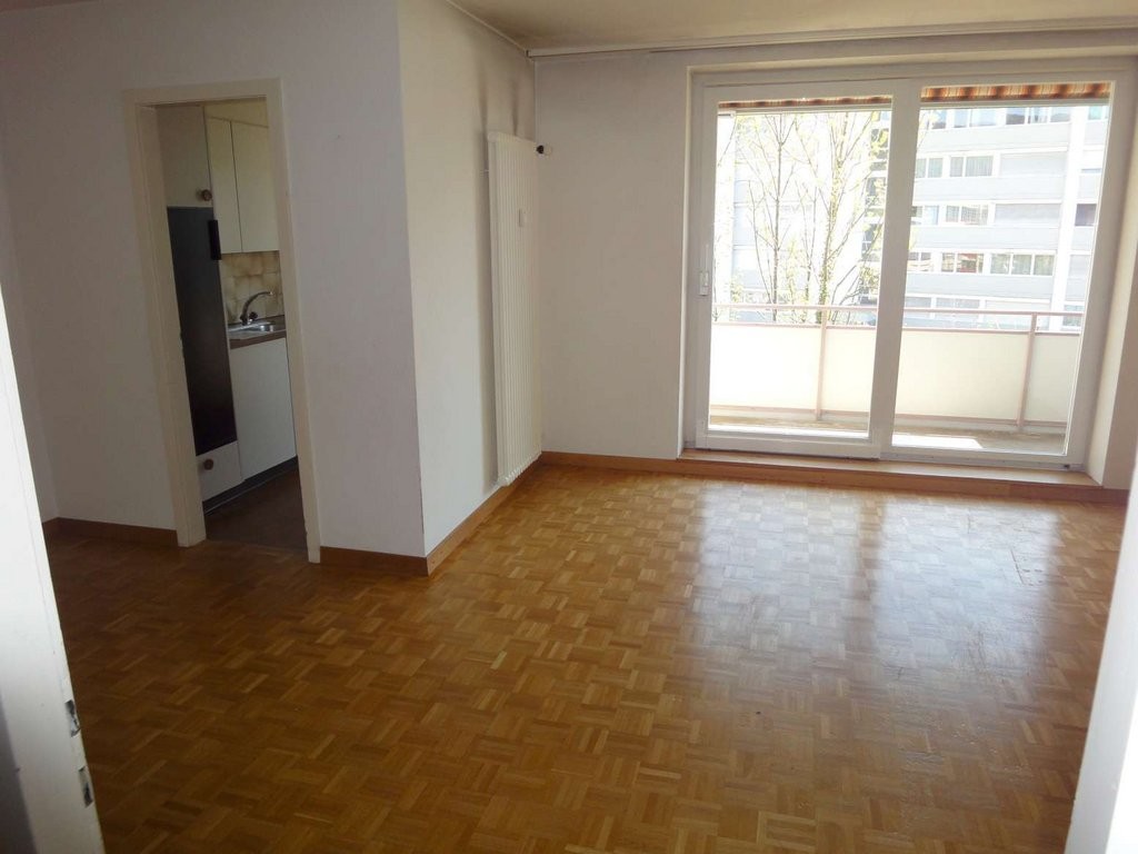 Cet appartement magnifique dans le quartier idyllique de Telliquartier n'attend que d'être animé !   
  
Pour que toutes les conditions soient réunies pour cela, l'appartement vous offre :   
  
\- Cuisine fermée avec accès au balcon   
\- Salon avec parquet   
\- Chambres et couloir avec PVC   
\- 