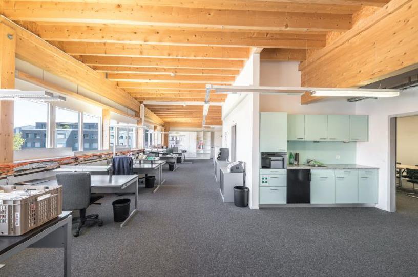 2390m² commerciale