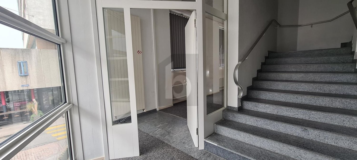 485m² living / commercial building, Foto 2 von 4