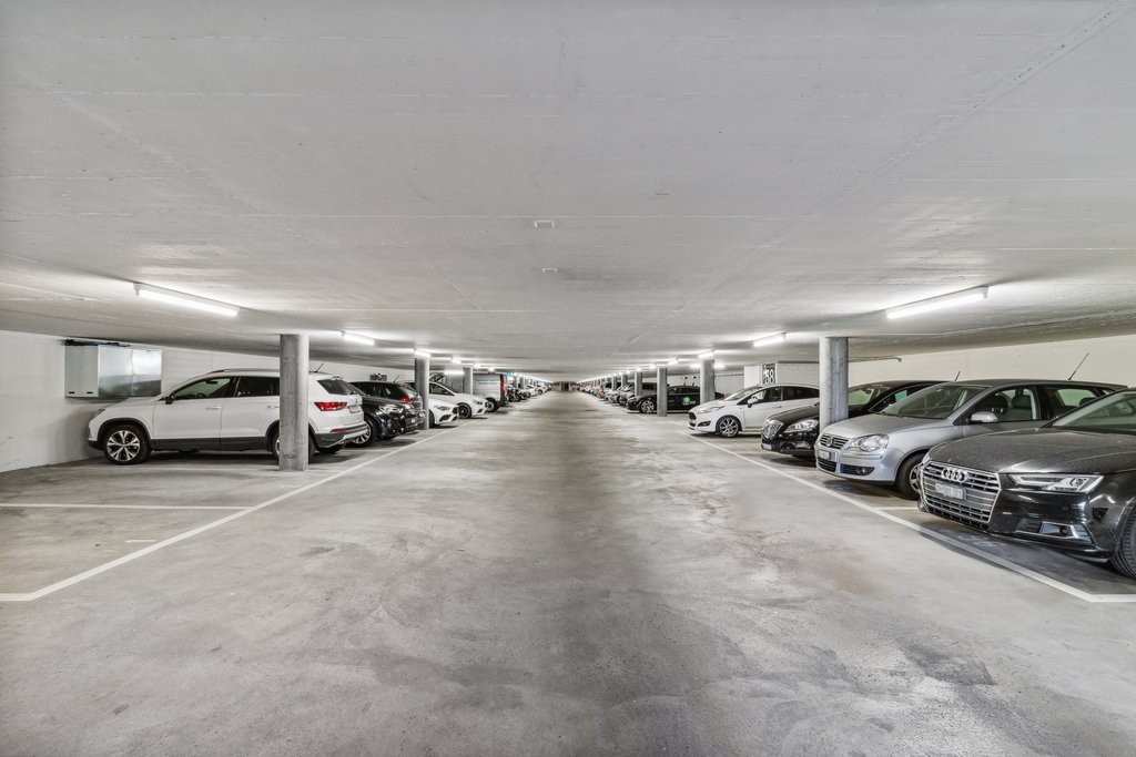 Covered bike parking, Foto 1 von 2