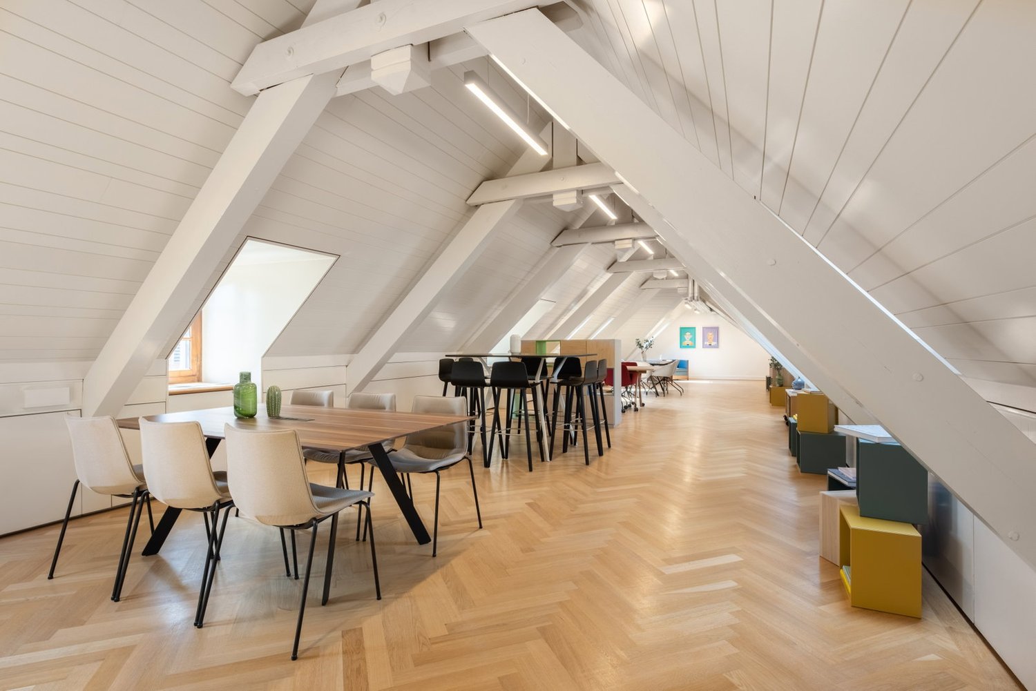 225m² office