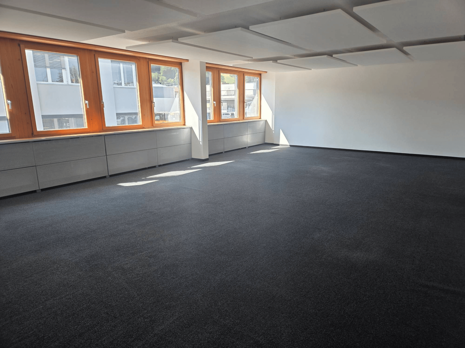 72m² office