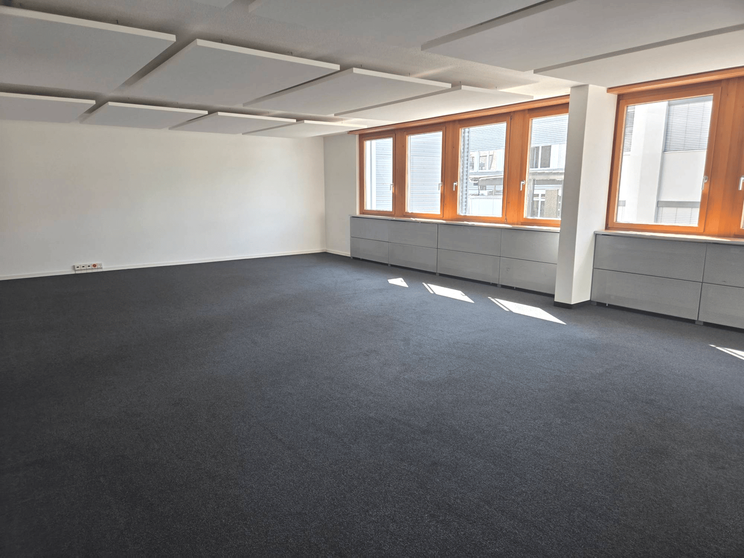 72m² office