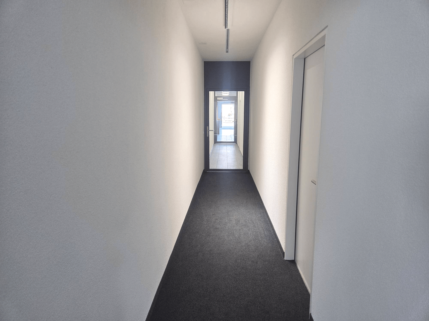 72m² office