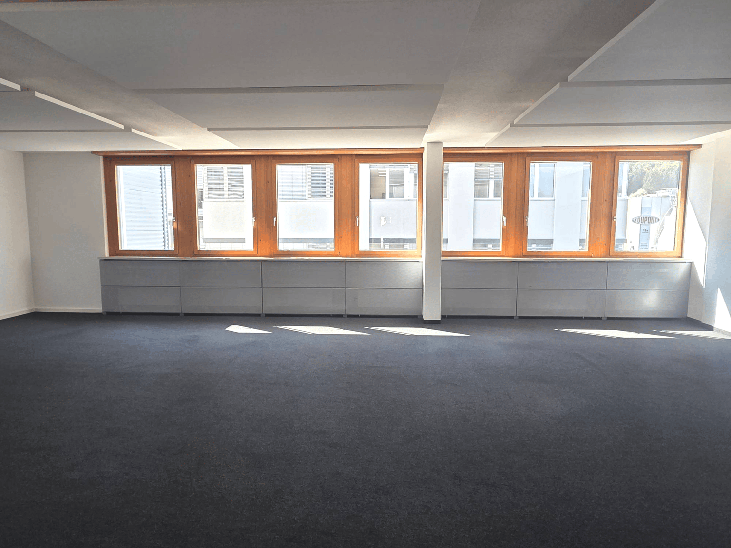 72m² office