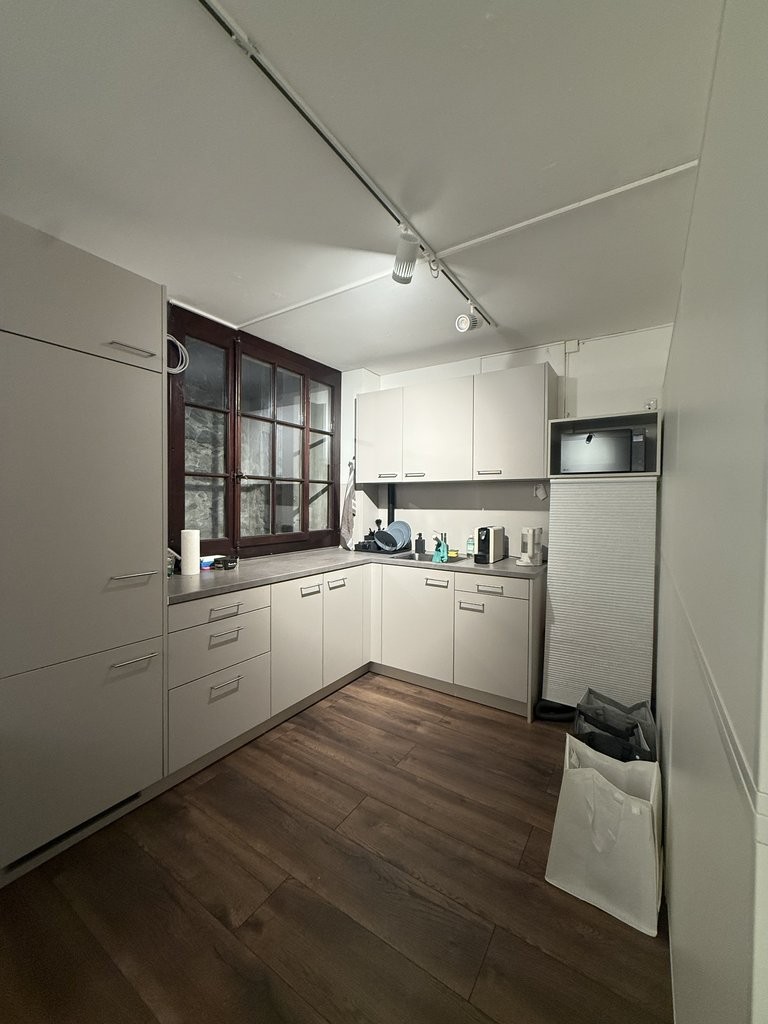104m² shop
