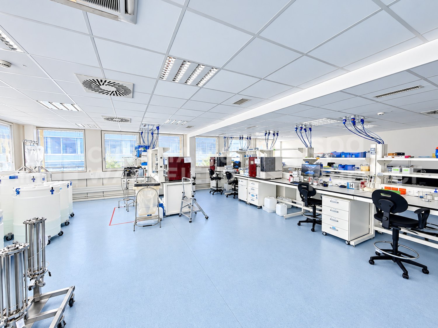 1500m² laboratory