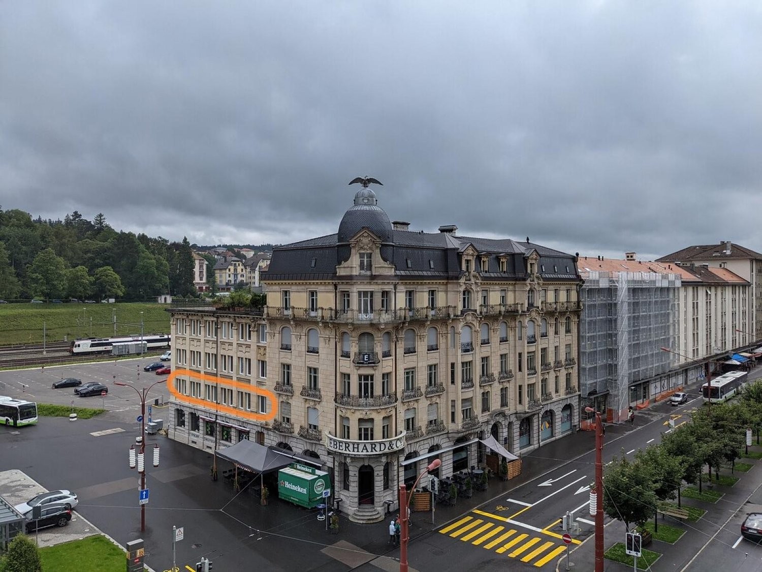 180m² office